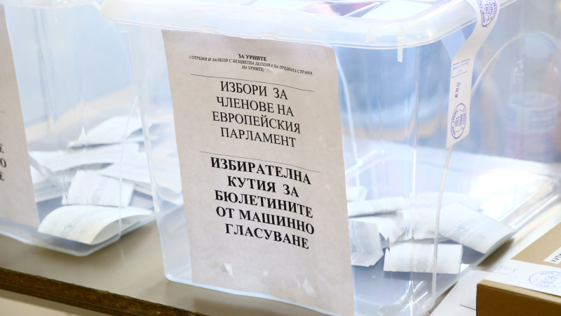 Прецедент в Бургас: Шеф на избирателна комисия избяга, неговият заместник - също