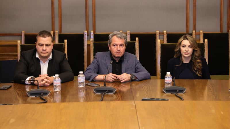 Желязков затапи ИТН с 3 въпроса за преврата в държавата, Тошко шикалкави СНИМКИ