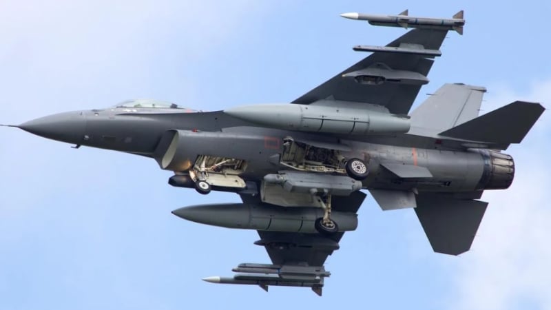 Дания прекратява обучението на украински пилоти на F-16, ето каква е причината