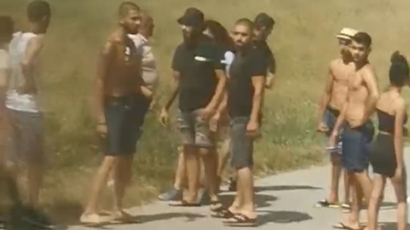 Туристи със скандални разкрития за екшъна с подивели роми в Ловешко 