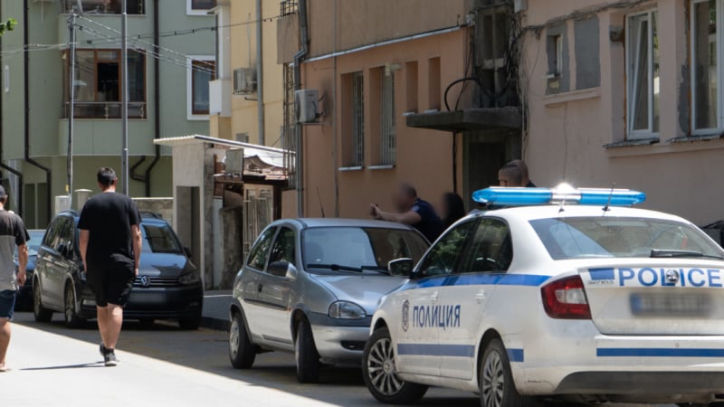 Ученичка полетя от третия етаж в Добрич, съседите са в шок