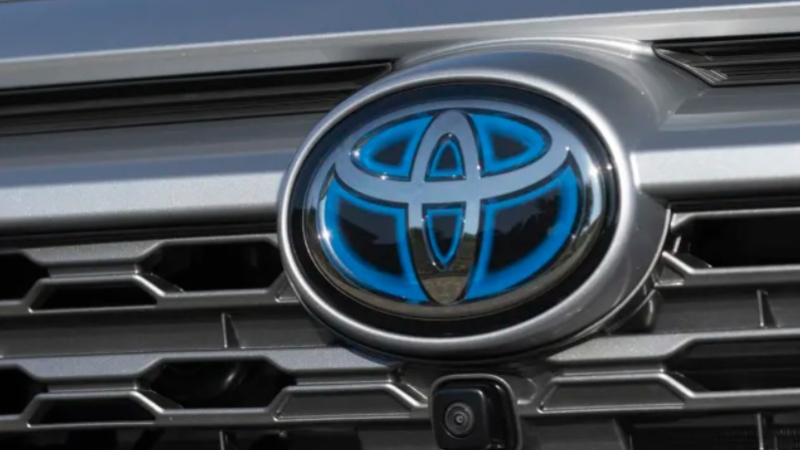 Променен до неузнаваемост: Разсекретиха новия кросоувър Toyota RAV4 СНИМКА