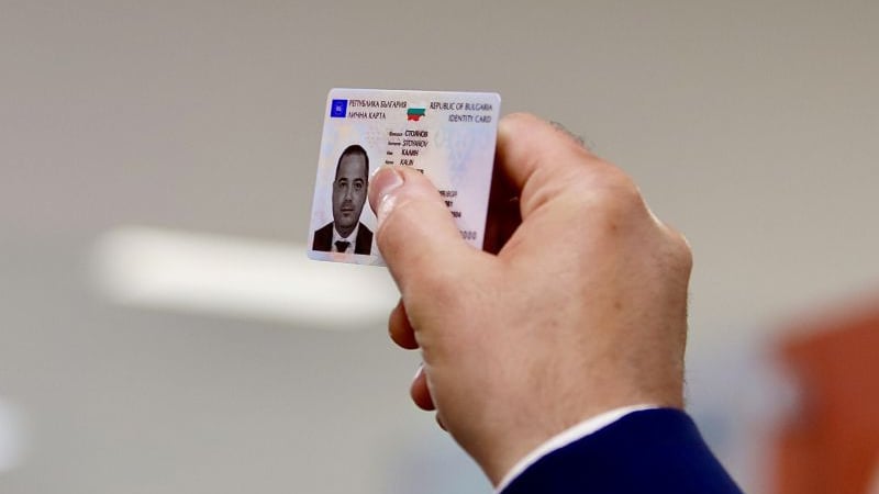 Огромен финансов проблем застигна хората с нови лични карти