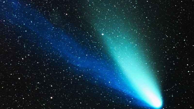 Мистериозни комети кръжат край Земята