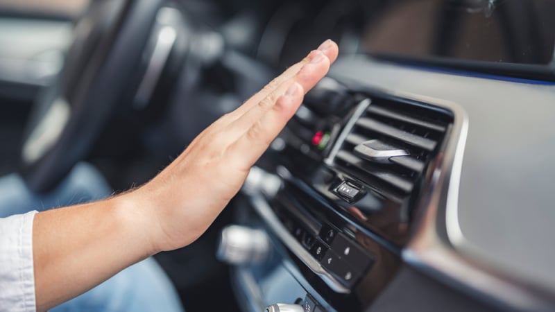 Евроизисквания: Глобяват шофьори за използване на климатик