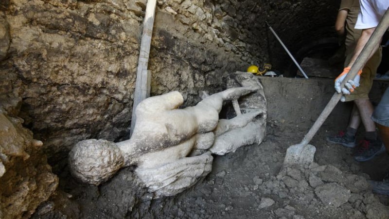 Взриви целия свят, а сега: Археолози разплитат мистерия покрай статуята, намерена край Петрич