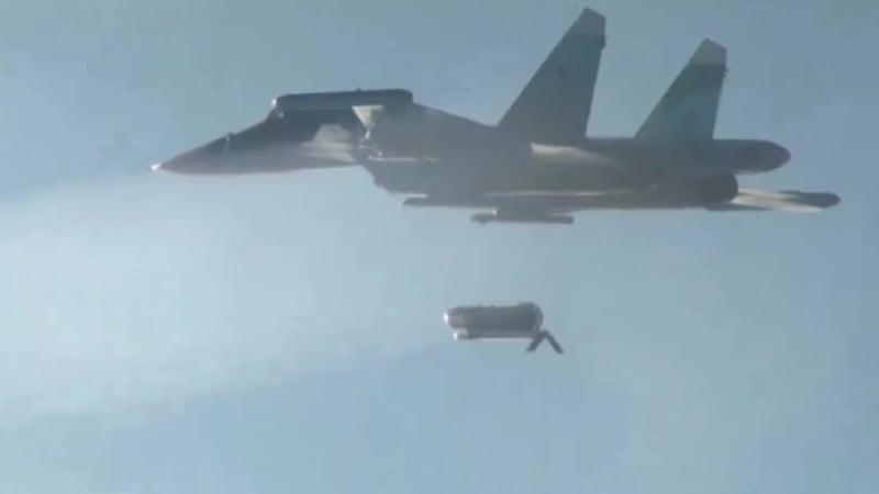 Руското МО показа как хвърля 3-тонната бомба ФАБ от фронтови Су-34