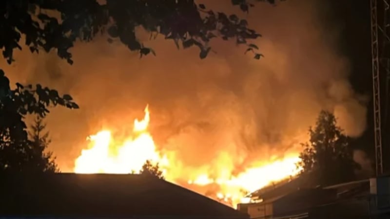 Пожар пламна тази нощ в завод в Курска област след украинска атака с дрон ВИДЕО