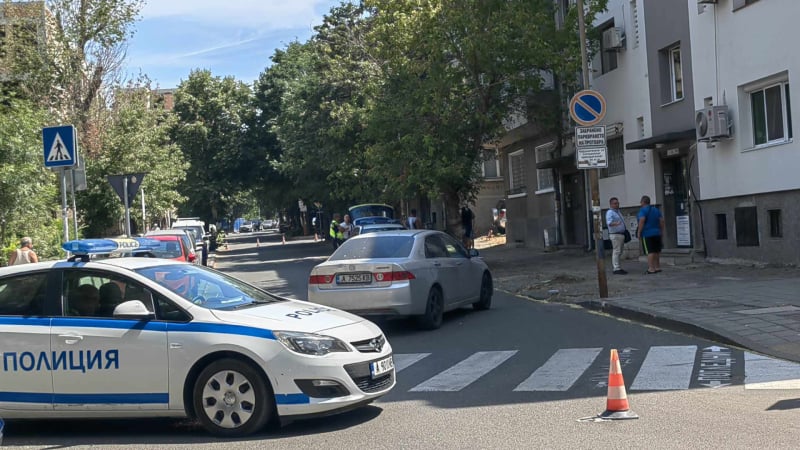 Кървав ужас в центъра на Бургас, кола помете възрастна жена СНИМКИ