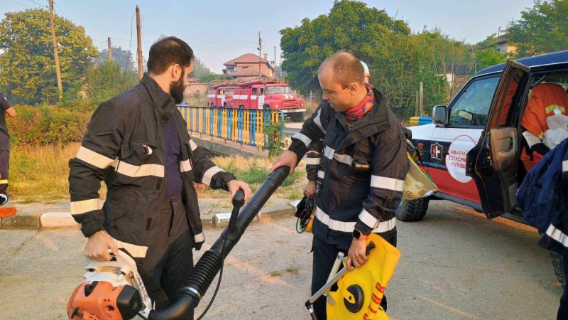 Бедствено положение: Пожарът в Пловдивско гори на три фронта СНИМКИ