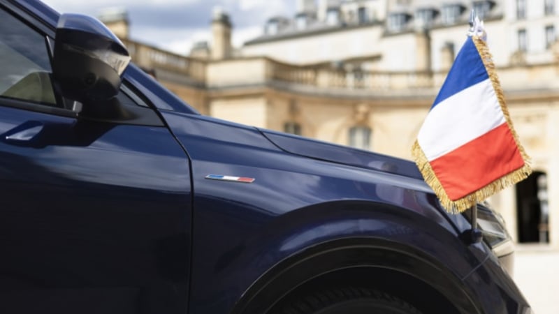 Това е новата официална кола на френския президент СНИМКИ