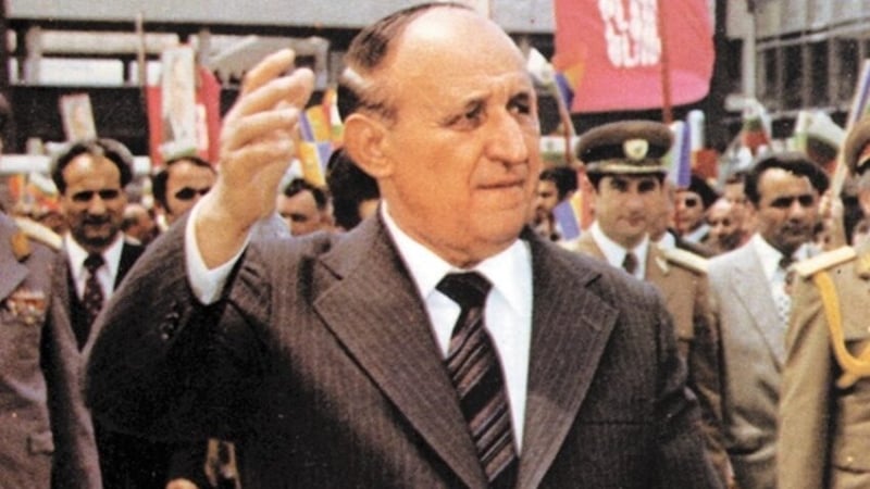 Гръмка история за Тато, Горбачов и Рейгън