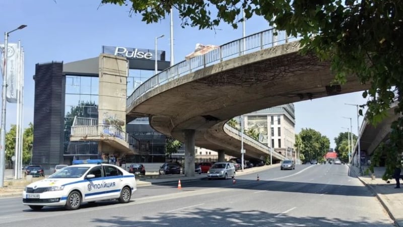 Кървав кошмар в Пловдив! Младеж лежи по очи на асфалта след… СНИМКИ