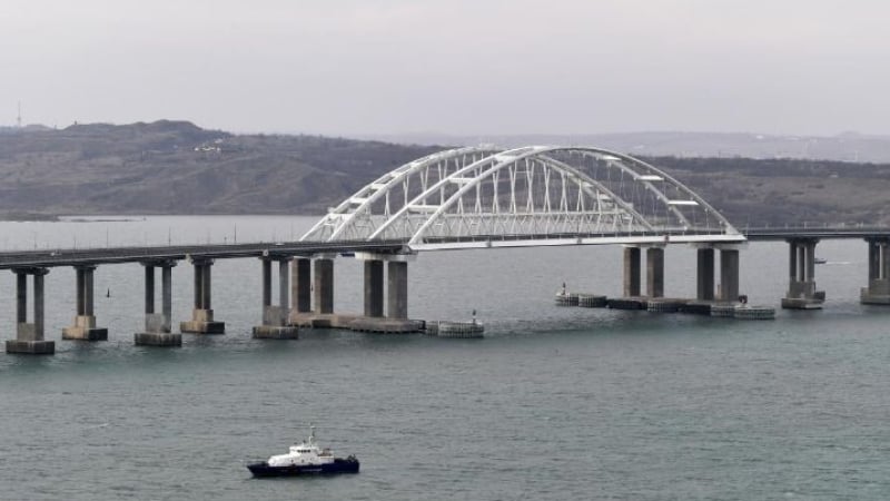 Горещо от фронта: Ето какво постоянно се случва близо до Кримския мост