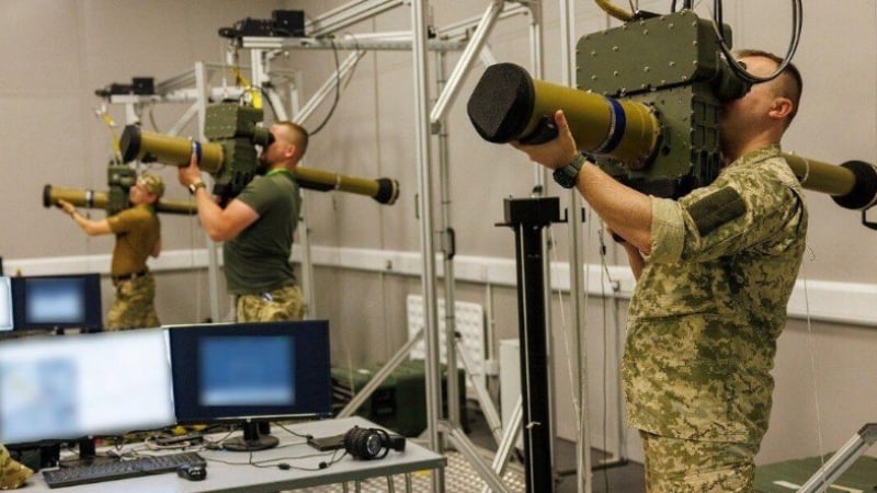 ВСУ показаха как новобранците овладяват системата за ПВО Starstreak във Великобритания СНИМКИ