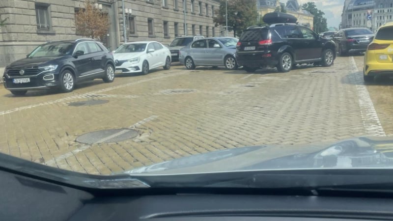 Катастрофа блокира центъра на София СНИМКИ