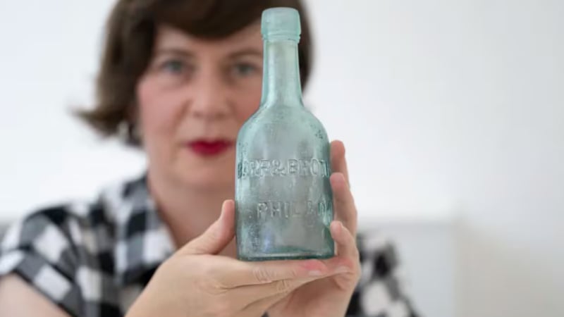  Жена откри най-старото писмо в бутилка, ето какво пише в него СНИМКИ