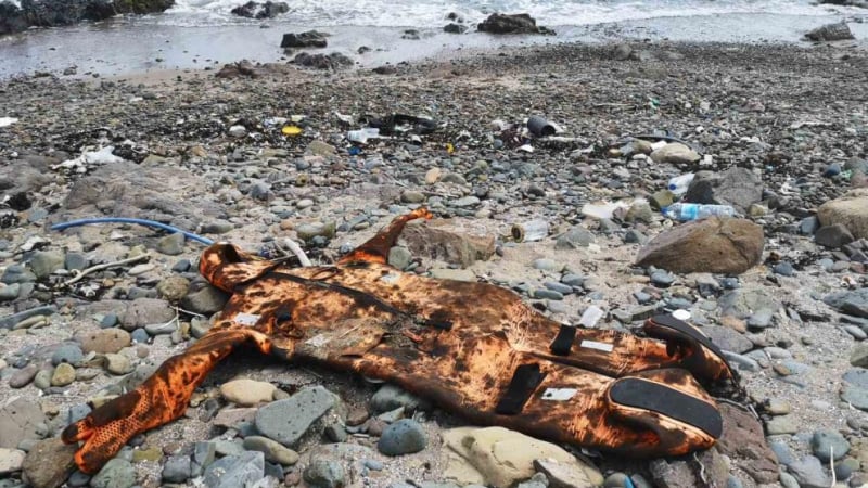 На плаж в Синеморец изтръпнаха: Това руски десант ли е? СНИМКИ