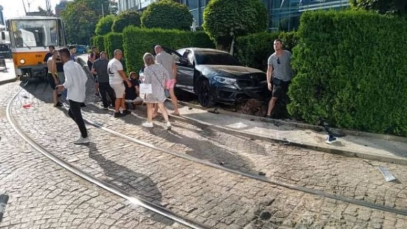 Потресаващи разкрития за шофьора, катастрофирал с деца до метростанция "Опълченска"