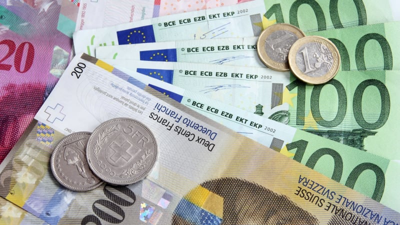 Световните неволи напомпаха тази валута - поскъпна рекордно спрямо еврото 