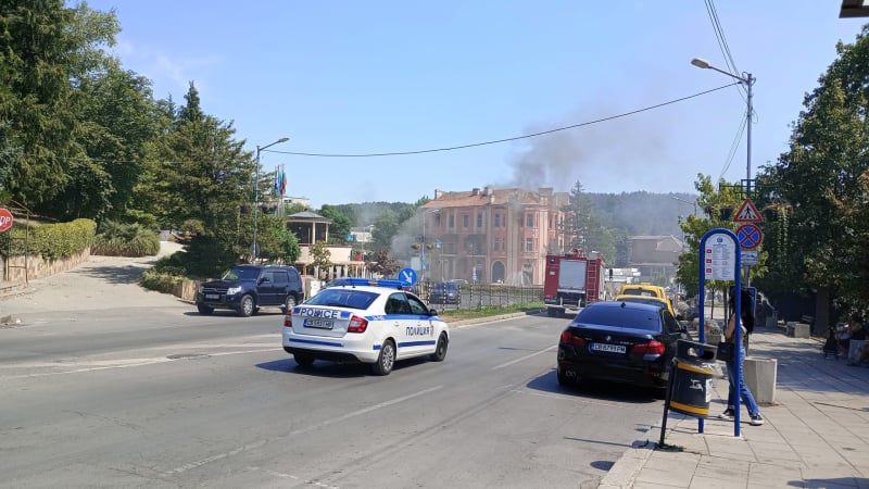 Вижте зловещите СНИМКИ от щетите след пожара в Банкя