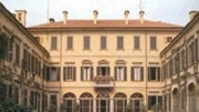 Берлускони разширява имението си до Милано, опозицията протестира