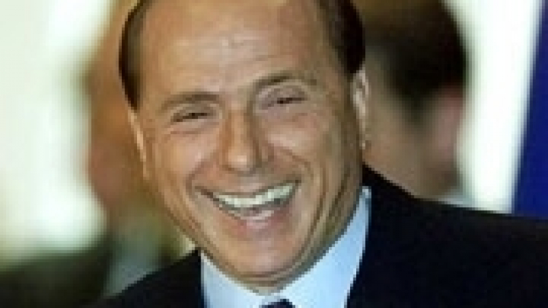 Берлускони е по-обичан от Наполитано в Италия