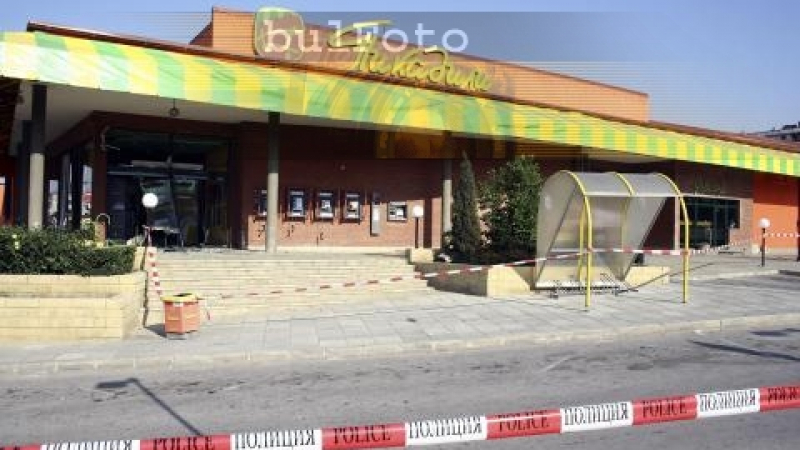 Два взрива в магазини "Пикадили" във Варна 