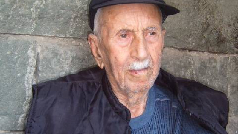 На 08.08.2008 г. дядо Стоян от Айтос навърши 102 години 