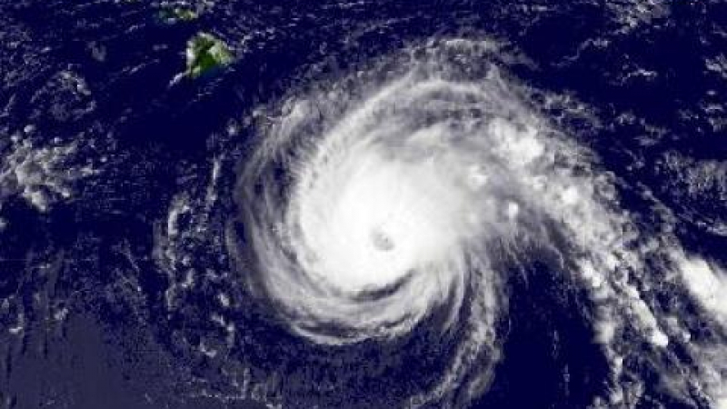 Бурята “Фей” се превръща в ураган