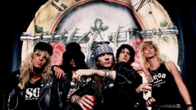 ФБР задържа блогър, публикувал неправомерно песни от новия албум на Guns-N'-Roses