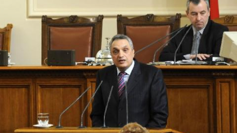 Костов: Комисия да отстранява корумпираните чиновници