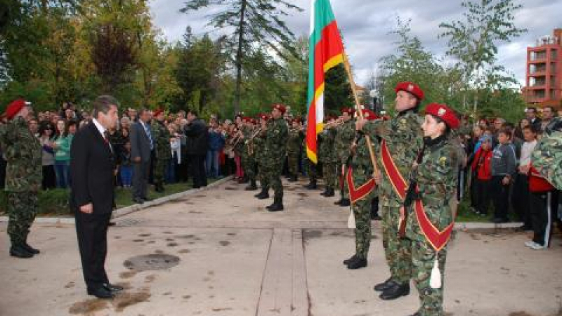 Първанов откри паметник на героите в Свиленград