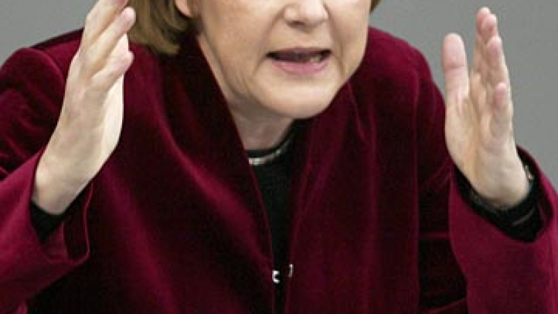 Меркел настоява за координирани действия срещу световната финансова криза 