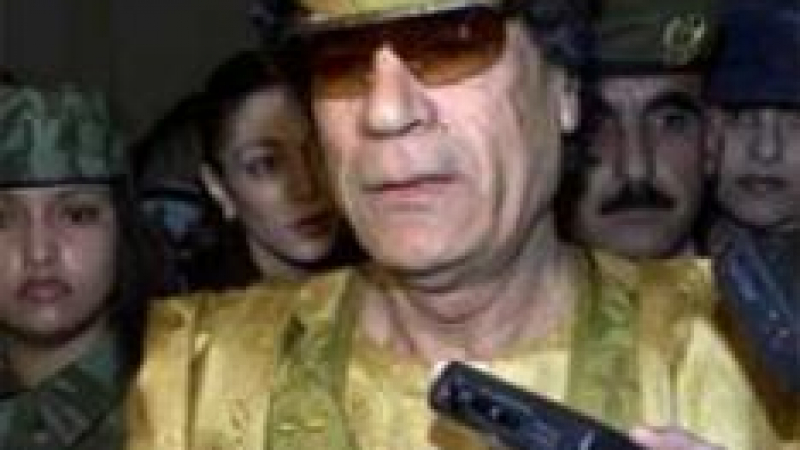 Кадафи опъва палатката си в двора на резиденцията в Киев