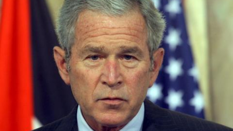 Буш изчезва от полезрението, докато траят изборите
