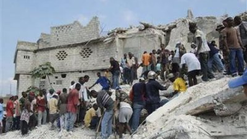 Най-малко 82 са жертвите на срутилото се училище в Хаити