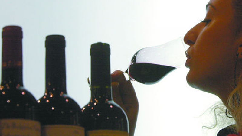 Кризата смъкна цените на колекционните вина