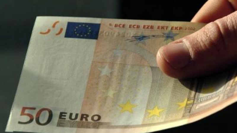 Турски шофьор подкупва в евро и цигари 