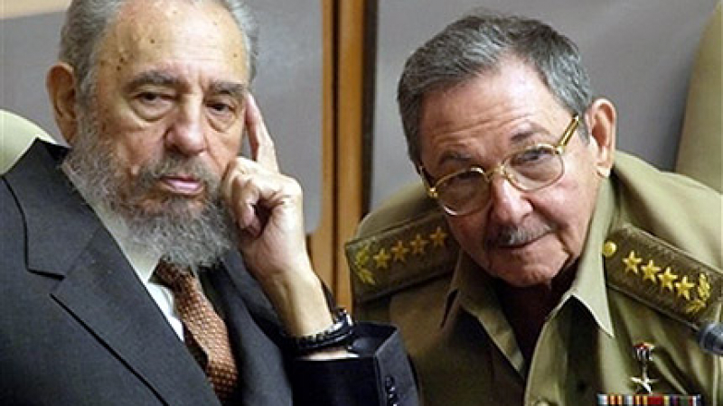 Раул Кастро на гости на Чавес