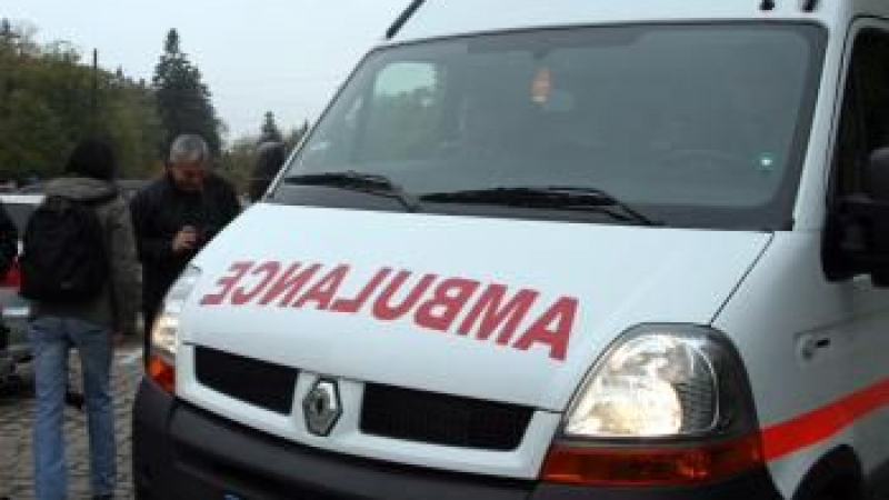 Автобус премаза кола, една жена загина в Пловдив
