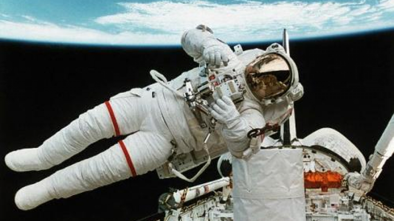 Астронавтка изгуби чанта в открития космос