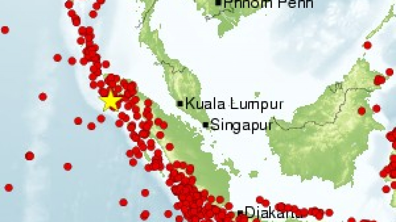 Земетресение с магнитуд 6.7 по Рихтер разтресе Индонезия