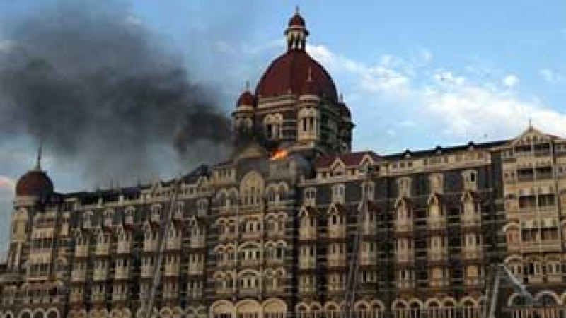 В Мумбай не може да се влиза и да се излиза, терористите държат две сгради