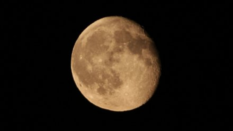 Луната се образувала преди 4,42 млрд. години