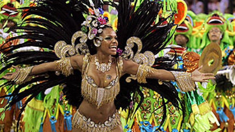 Карнавалът в Рио пак ще е блестящ въпреки рецесията