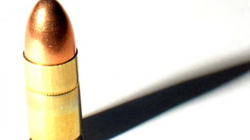 Простреляният в „Обеля” се стабилизира с куршум в тялото