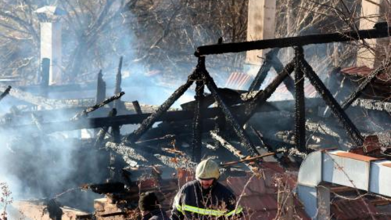 Изгоря хотел в пловдивското село Белащица 