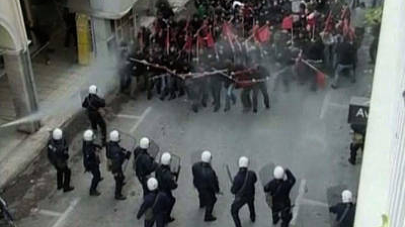 Сблъсъци при демонстрация срещу нападението над Костадинка Кунева в Атина