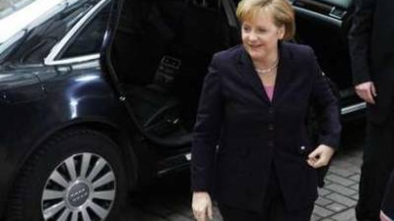 Самолетът на Меркел кацна принудително в Хановер